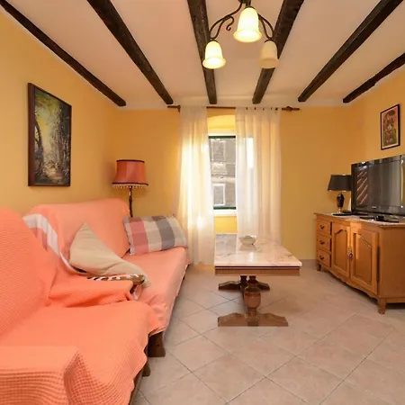 Stari Grad Apartment *