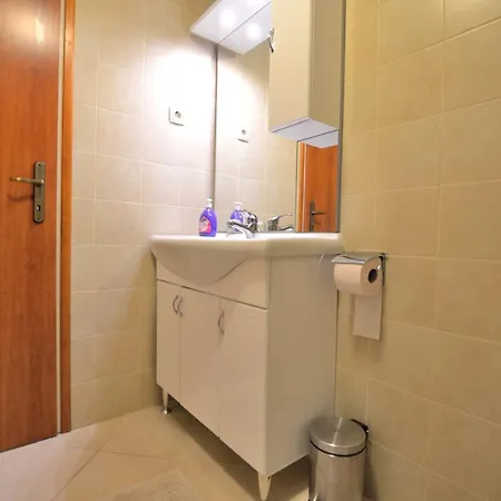 Stari Grad Apartment *